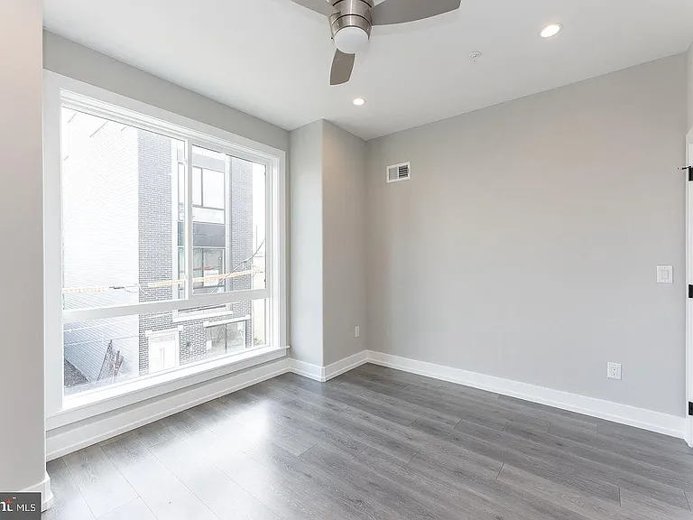 2127 N Randolph St — Photo 38