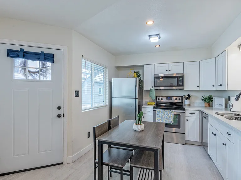 1133 S Farmer Ave #2 — Photo 7