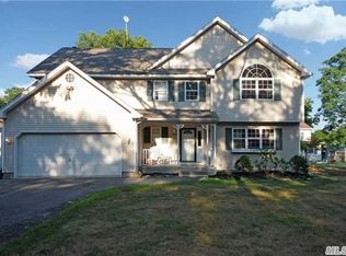 167 Pennsylvania Ave, Medford, NY 11763