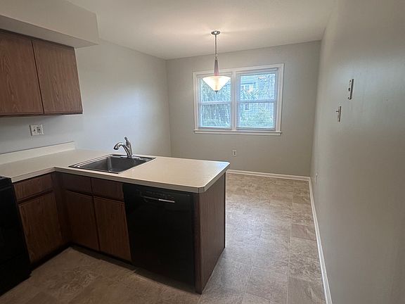 4th image of 28 Winard Cir #1