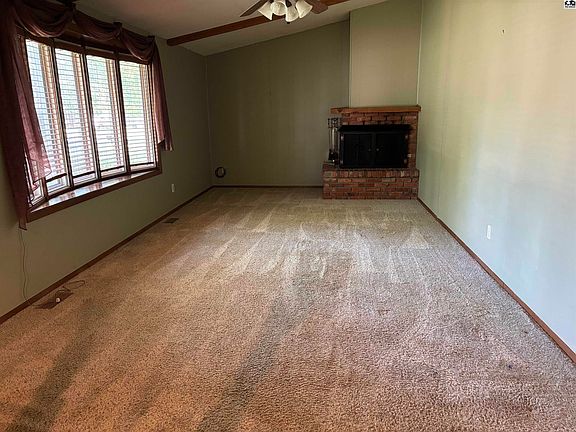 3rd image of 1400 Briarwood Ln
