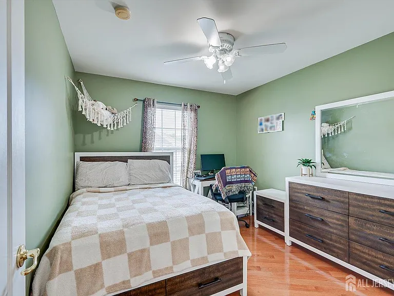 300 Morning Glory Dr — Photo 18