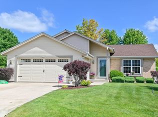 2150 W Saint Johns Way, Oak Creek, WI 53154