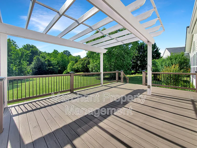 15 Silverthorn Ct — Photo 50
