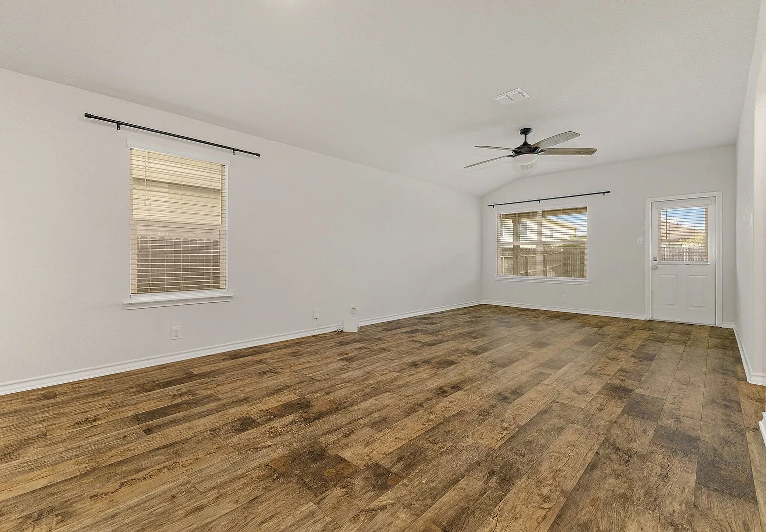 4 bed, 2.0 bath, 1703 sqft, $1,900 — Photo 4