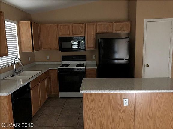 3rd image of 9330 Island Dawn St