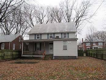 2nd image of 715 Cypress St