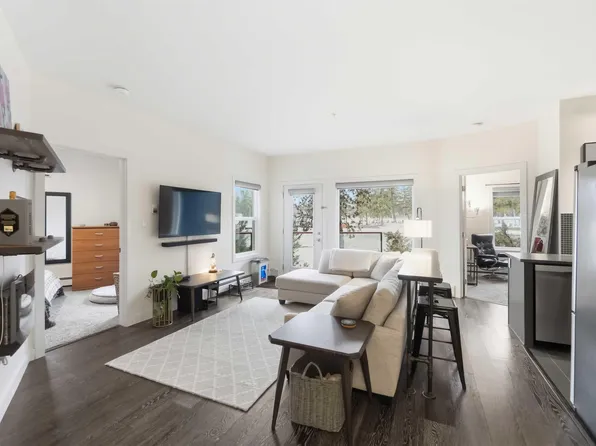 10611 117th St NW #114, Edmonton, AB T5H 0G6