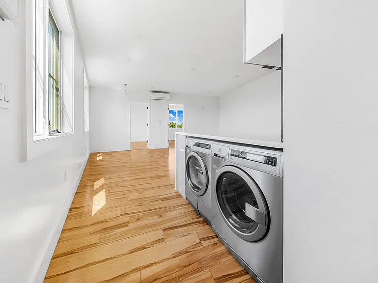 33-29 Astoria Blvd N #2D — Photo 5