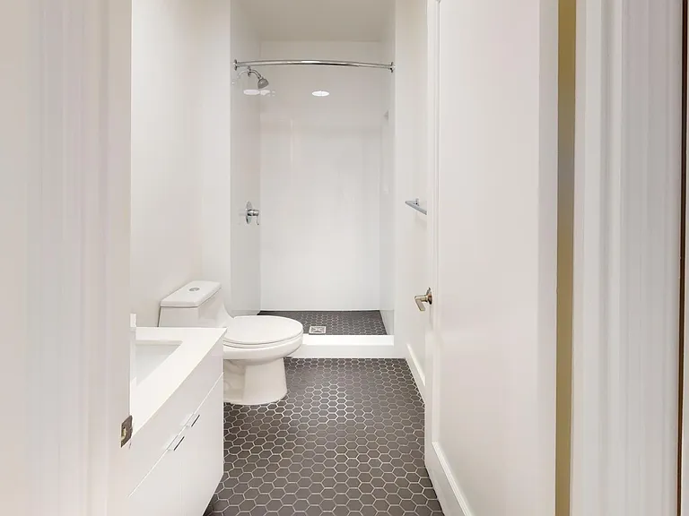 1635 Gough Street — Photo 15