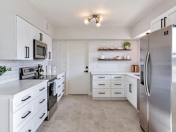 5th image of 3638 E Shaw Butte Dr