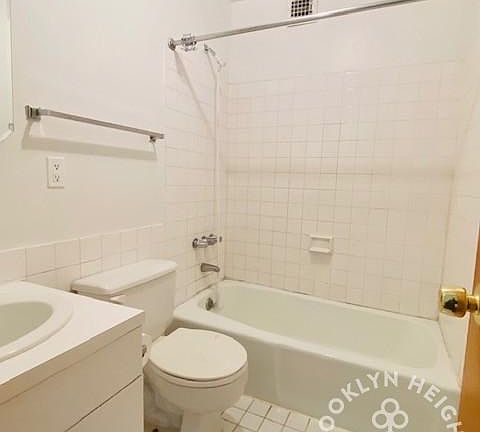 5th image of 373 Pacific St #2A