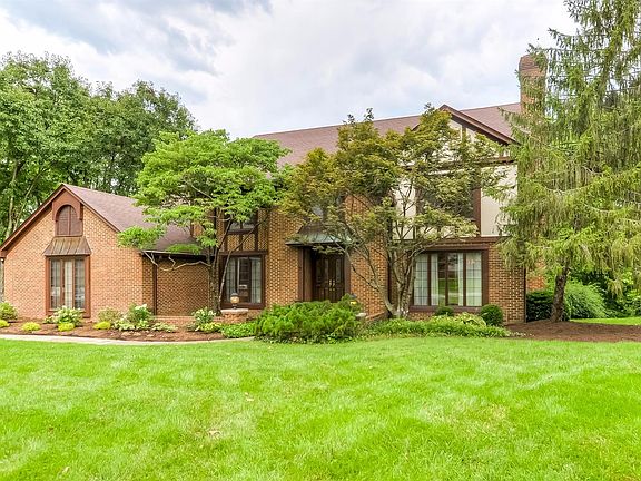 2nd image of 2349 The Woods Ln