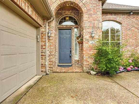 4th image of 2409 Brenham Dr