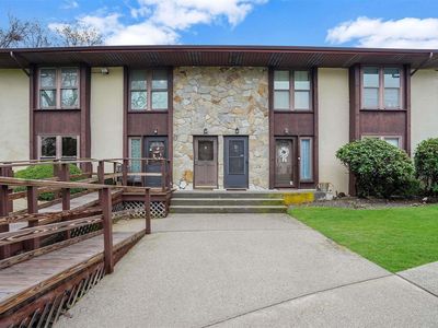 2 Dogwood Ct #2, Selden, NY, 11784