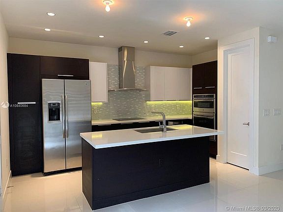 4th image of 10502 NW 66th St #0