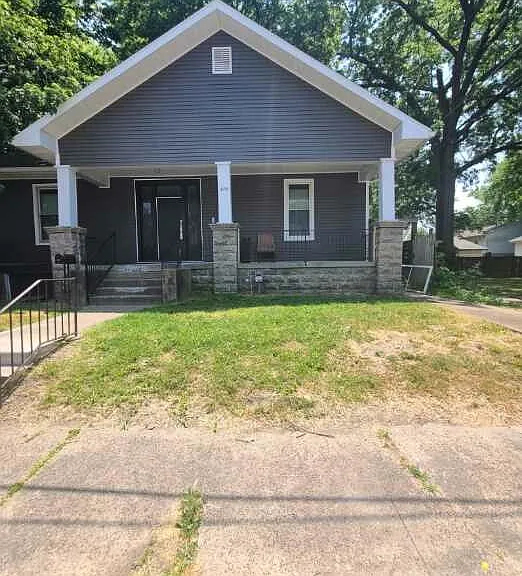 213 Taylor Ave — Photo 2