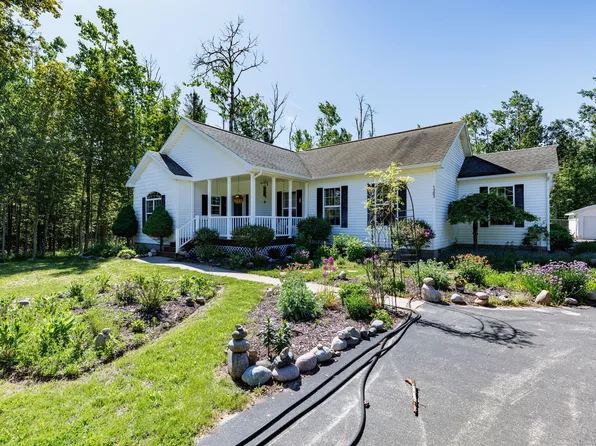 1303 Coulson Dr, Cheboygan, MI 49721