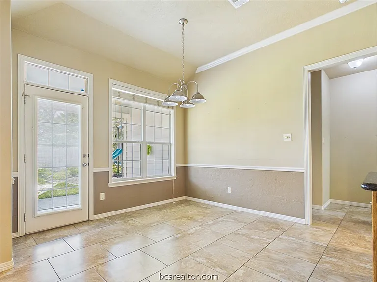 2305 Kendal Green Cir — Photo 14