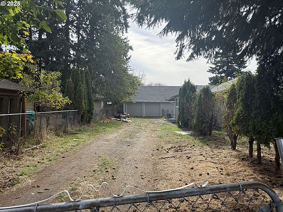 4th image of 2611 SE 130th Ave