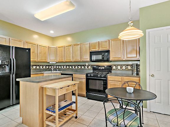 4th image of 685 Creekside Cir #685
