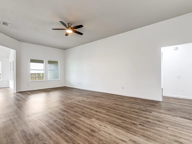 311 Charleston Dr — Photo 12