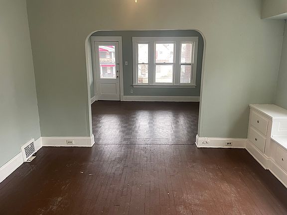 4th image of 9816 Manor Ave #2
