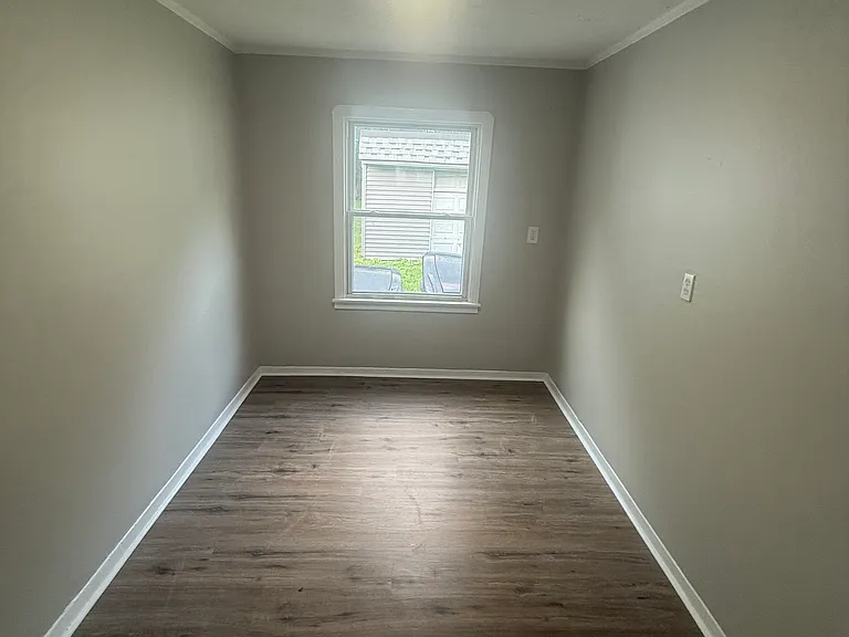 12202 Lena Ave — Photo 9