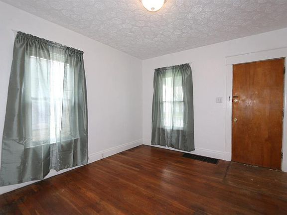 3rd image of 2413 Grand Ave