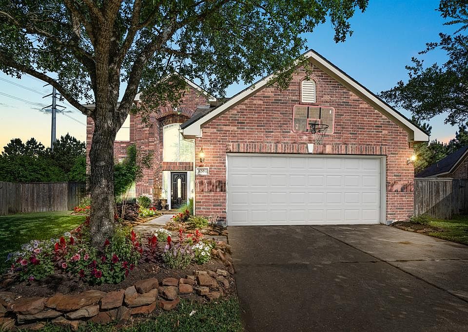 Welcome to 1203 Walston Ridge Dr, a turn-key ready home on a huge cul-de-sac lot with dual wide driveway and sparkling pool and spa in a fully fenced and beautifully landscaped backyard.