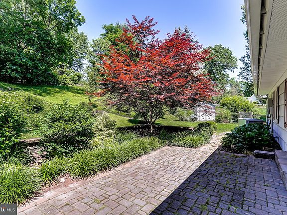 5th image of 4964 Woodward Gdns