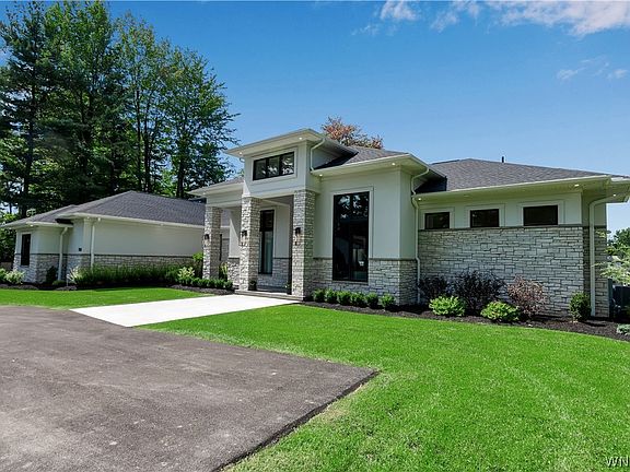 3rd image of 200 Paradise Rd