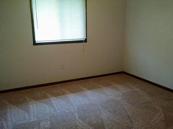 4th image of 609 W River St