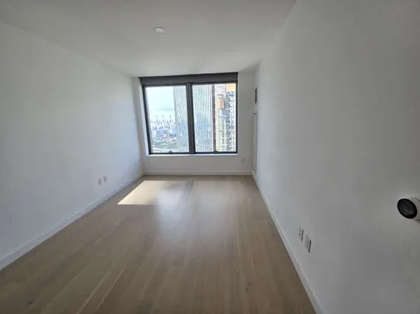 3 Court Square image 1 of 8