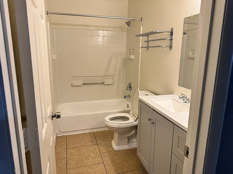 115 W Hill Dr #11 — Photo 7