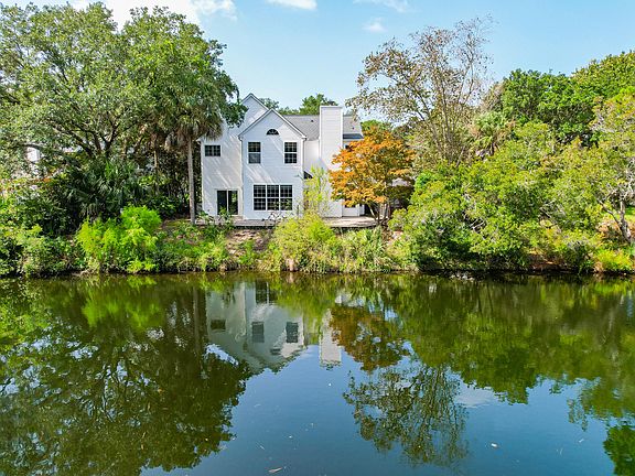 3rd image of 1321 Battery Hill Ct