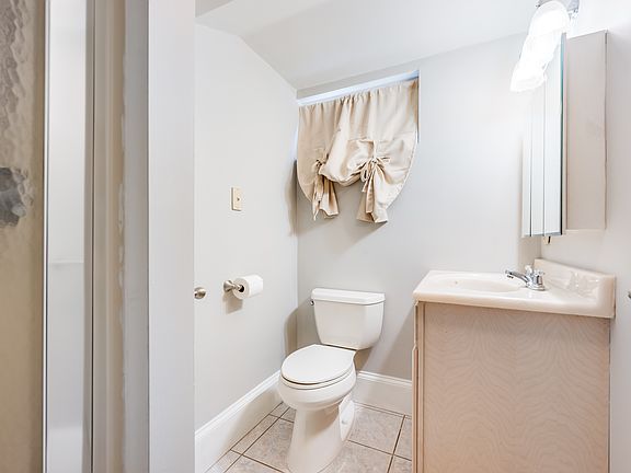 5th image of 1520 Columbia Rd #2