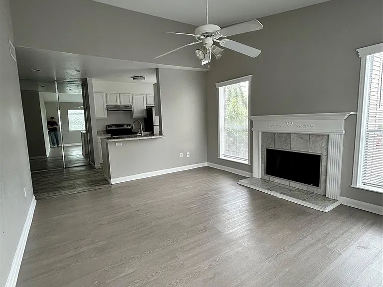 3900 Woodchase Dr #120 — Photo 2