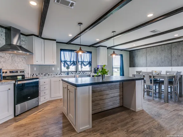 52 Granjeno, Pleasanton, TX 78064