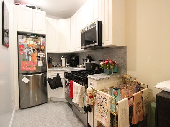 5th image of 113 W 70th St APT 2A