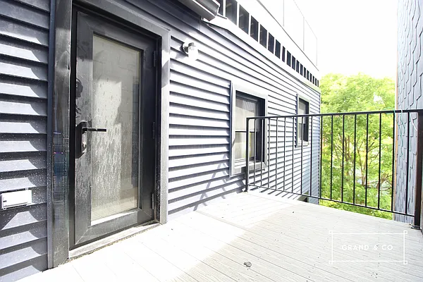 Rented by Grand & Co. | media 2