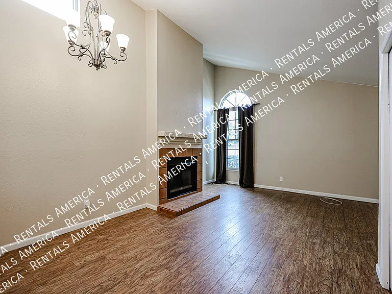 1621 E Vaughn St — Photo 7