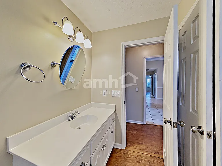201 Fox Hunt Ln — Photo 14