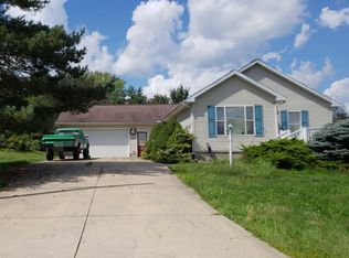 885 Lakeview Dr, Willard, OH 44890