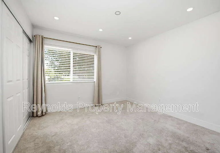 633 R Ave #35 — Photo 13