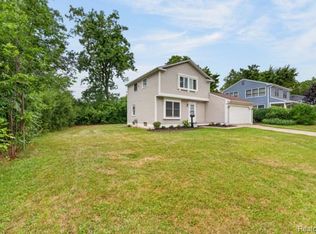 1506 Dicken Dr, Ann Arbor, MI 48103
