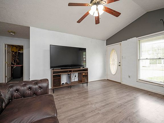 4th image of 208 Kevin Dr