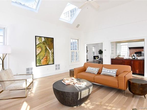5th image of 10 Castle Rd
