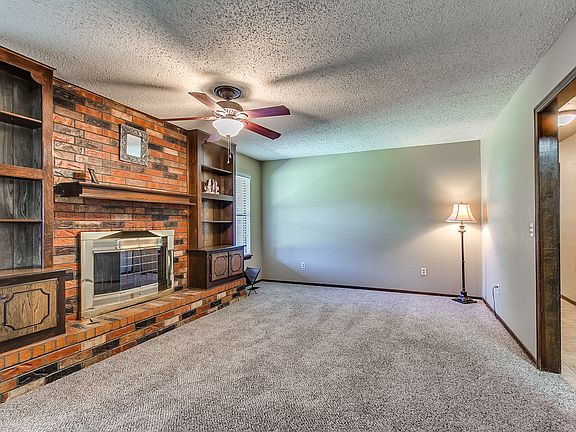 5th image of 943 W Dorchester Way