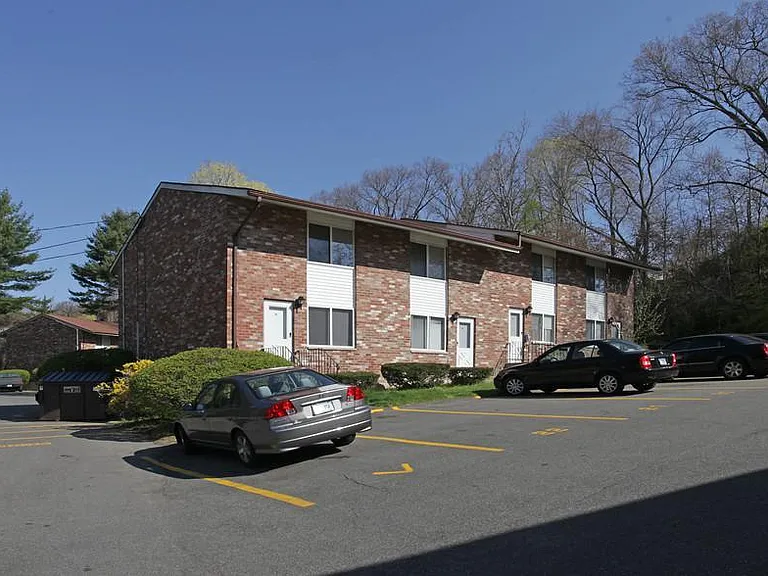 Brookside Gardens Apartments — Photo 5